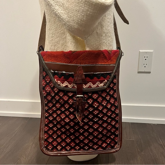 Persian Kilim Handbags - Traditional hand woven Persian Kilim crossbody bag with leather trim like new